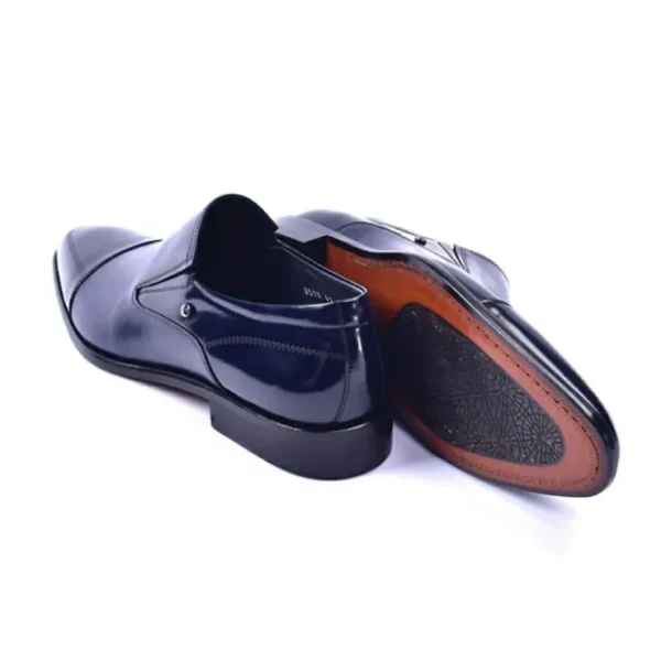 Shop Corrente C1401-3519 Cap Toe Loafers Navy